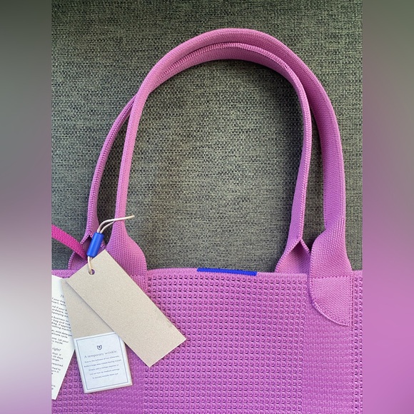 NEW Rothy's The Lightweight Tote in the Summer Berry - Picture 4 of 7